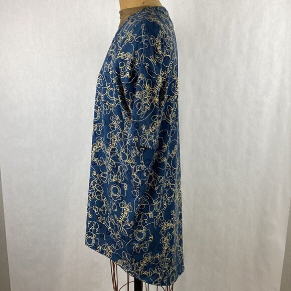 LuLaRoe Minnie Mouse Irma Top Shirt Tunic Disney Camera Blue Small - Picture 3 of 9